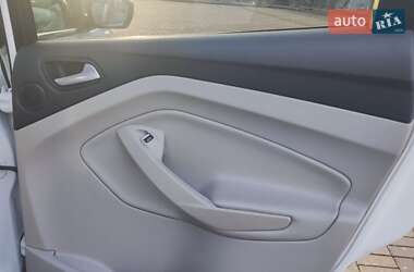 Внедорожник / Кроссовер Ford Escape 2016 в 