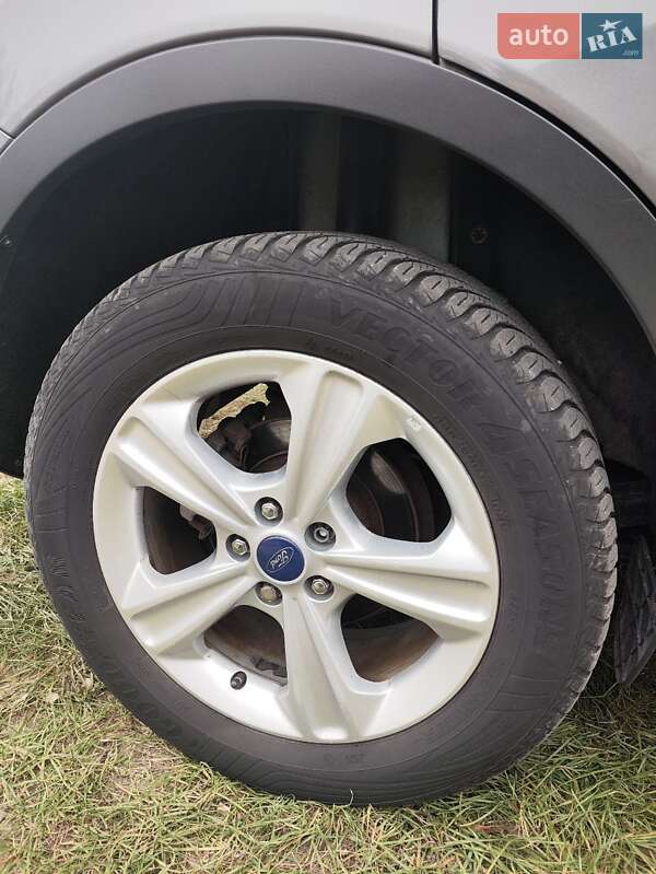 Внедорожник / Кроссовер Ford Escape 2013 в Кременце