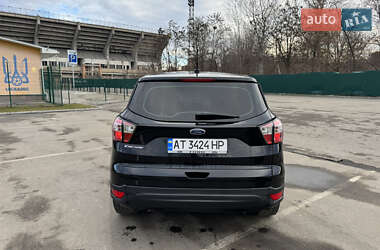 Внедорожник / Кроссовер Ford Escape 2016 в 