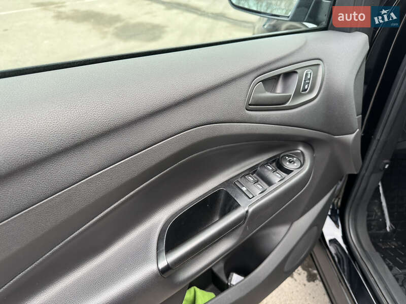 Внедорожник / Кроссовер Ford Escape 2016 в Ивано-Франковске