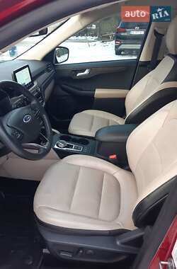 Внедорожник / Кроссовер Ford Escape 2020 в 