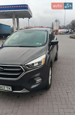 Внедорожник / Кроссовер Ford Escape 2019 в 