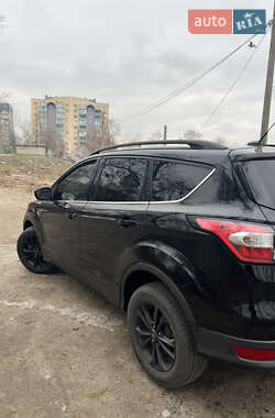 Внедорожник / Кроссовер Ford Escape 2018 в 