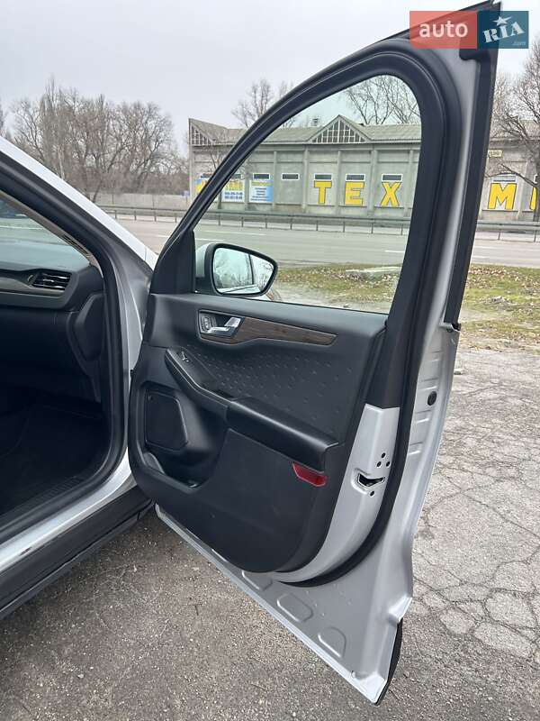 Внедорожник / Кроссовер Ford Escape 2020 в Днепре