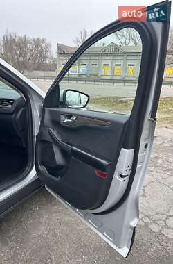 Внедорожник / Кроссовер Ford Escape 2020 в 