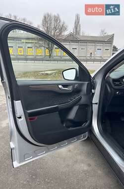 Внедорожник / Кроссовер Ford Escape 2020 в 