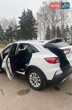 Внедорожник / Кроссовер Ford Escape 2021 в 