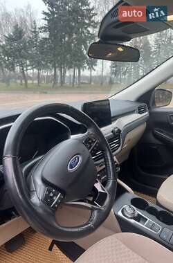 Внедорожник / Кроссовер Ford Escape 2021 в 