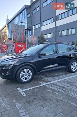 Позашляховик / Кросовер Ford Escape 2022 в 