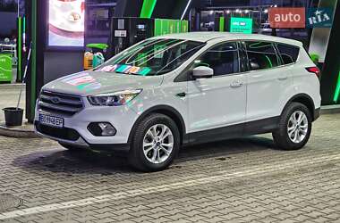 Внедорожник / Кроссовер Ford Escape 2019 в 