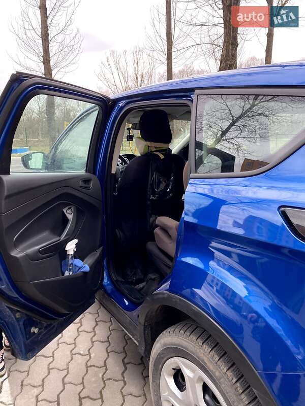 Внедорожник / Кроссовер Ford Escape 2017 в Угорниках