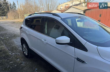 Внедорожник / Кроссовер Ford Escape 2017 в 
