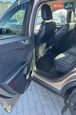 Внедорожник / Кроссовер Ford Escape 2020 в 
