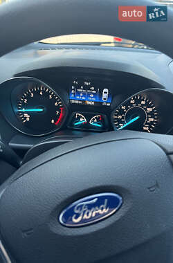 Внедорожник / Кроссовер Ford Escape 2016 в 