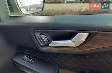Внедорожник / Кроссовер Ford Escape 2020 в 