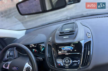 Внедорожник / Кроссовер Ford Escape 2015 в 