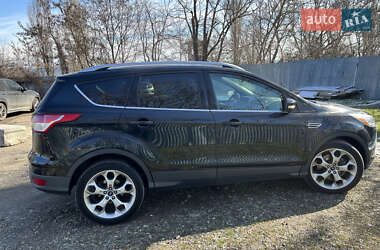 Позашляховик / Кросовер Ford Escape 2015 в 