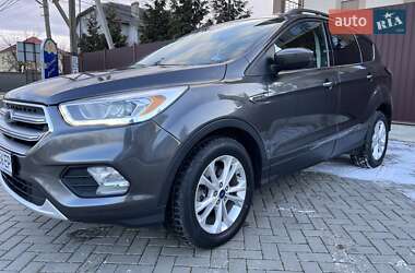 Позашляховик / Кросовер Ford Escape 2017 в Чернівцях