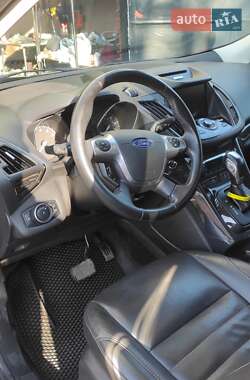 Позашляховик / Кросовер Ford Escape 2015 в 