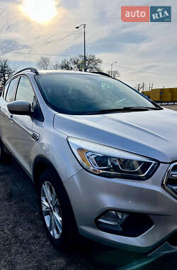 Внедорожник / Кроссовер Ford Escape 2016 в 