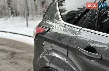 Внедорожник / Кроссовер Ford Escape 2016 в 