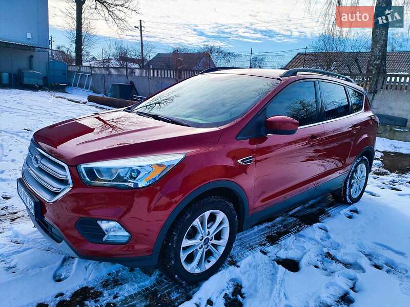 Внедорожник / Кроссовер Ford Escape 2017 в Чернигове