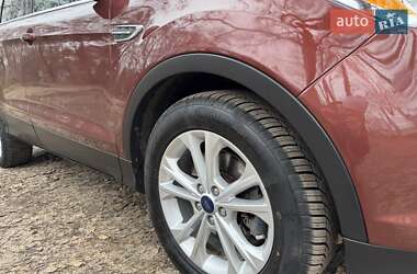 Позашляховик / Кросовер Ford Escape 2017 в 