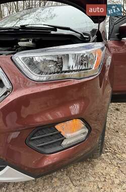 Позашляховик / Кросовер Ford Escape 2017 в 