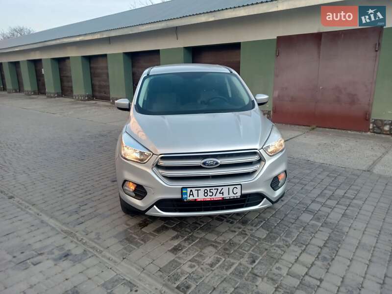 Внедорожник / Кроссовер Ford Escape 2017 в Ивано-Франковске