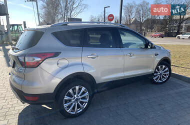 Внедорожник / Кроссовер Ford Escape 2016 в 