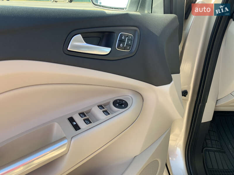 Внедорожник / Кроссовер Ford Escape 2016 в Ивано-Франковске