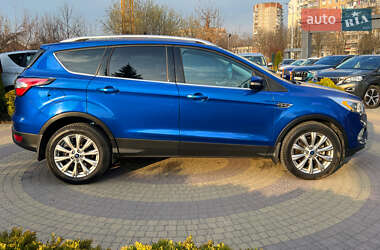 Внедорожник / Кроссовер Ford Escape 2017 в 