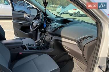 Внедорожник / Кроссовер Ford Escape 2016 в 