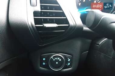 Позашляховик / Кросовер Ford Escape 2019 в 
