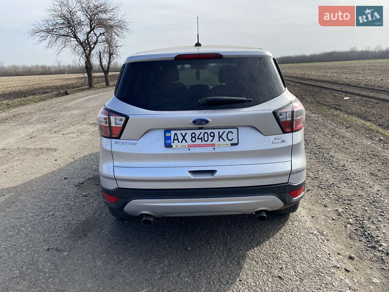 Позашляховик / Кросовер Ford Escape 2017 в Межовій