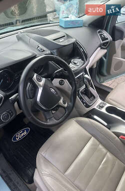 Позашляховик / Кросовер Ford Escape 2012 в 