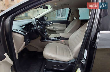Внедорожник / Кроссовер Ford Escape 2018 в 