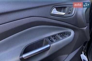 Внедорожник / Кроссовер Ford Escape 2012 в 