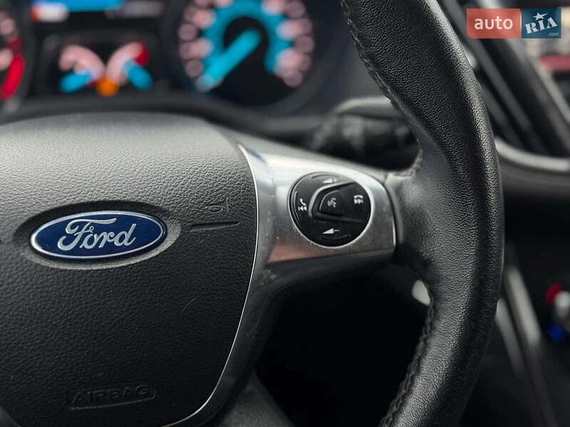 Внедорожник / Кроссовер Ford Escape 2015 в Виннице
