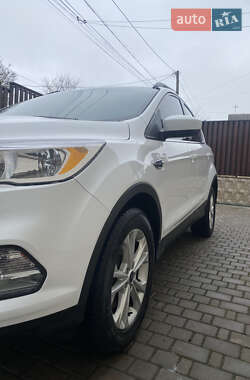 Внедорожник / Кроссовер Ford Escape 2018 в 