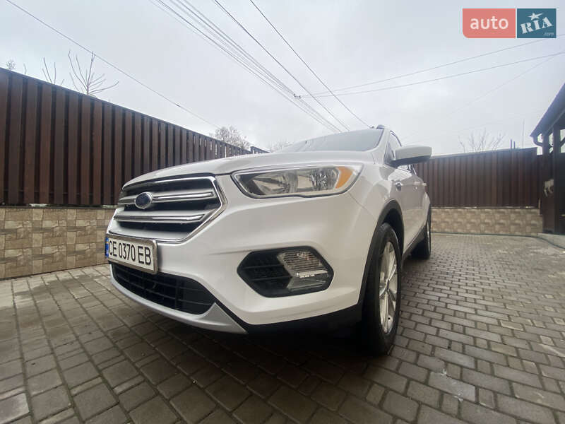 Внедорожник / Кроссовер Ford Escape 2018 в Черновцах