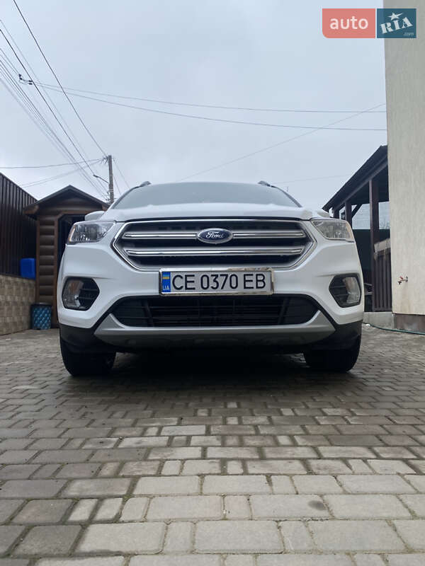 Внедорожник / Кроссовер Ford Escape 2018 в Черновцах