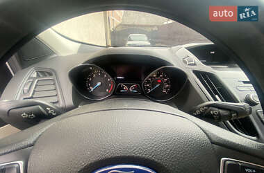 Внедорожник / Кроссовер Ford Escape 2018 в 