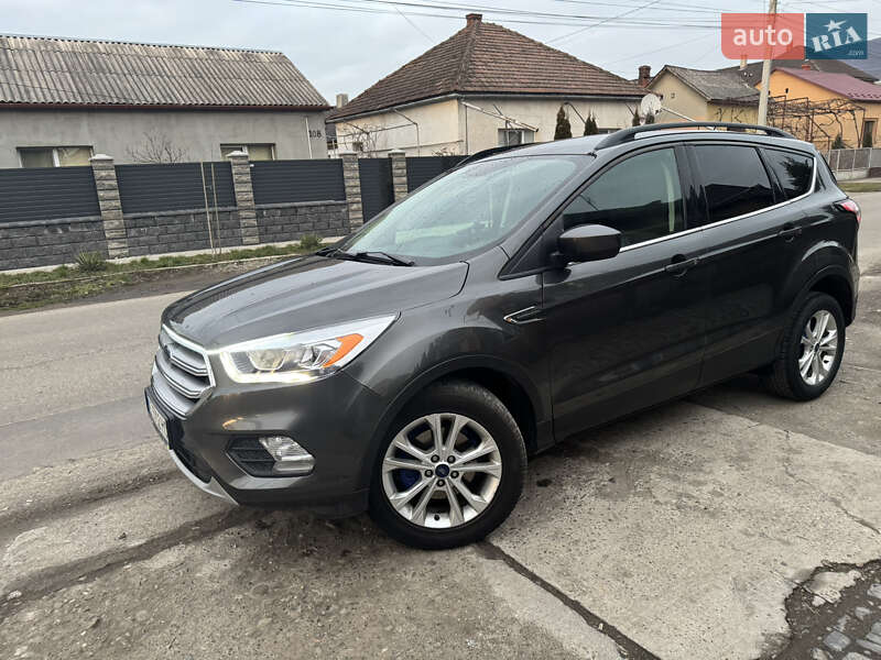 Позашляховик / Кросовер Ford Escape 2017 в Виноградові