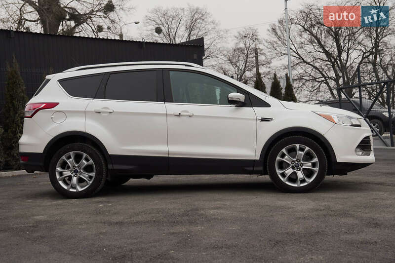 Внедорожник / Кроссовер Ford Escape 2015 в Каменец-Подольском