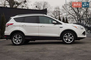 Внедорожник / Кроссовер Ford Escape 2015 в 