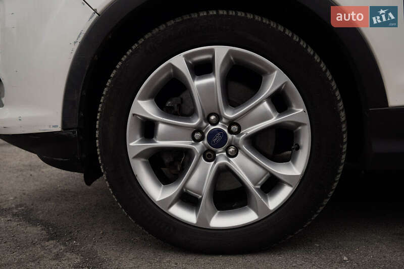 Внедорожник / Кроссовер Ford Escape 2015 в Каменец-Подольском