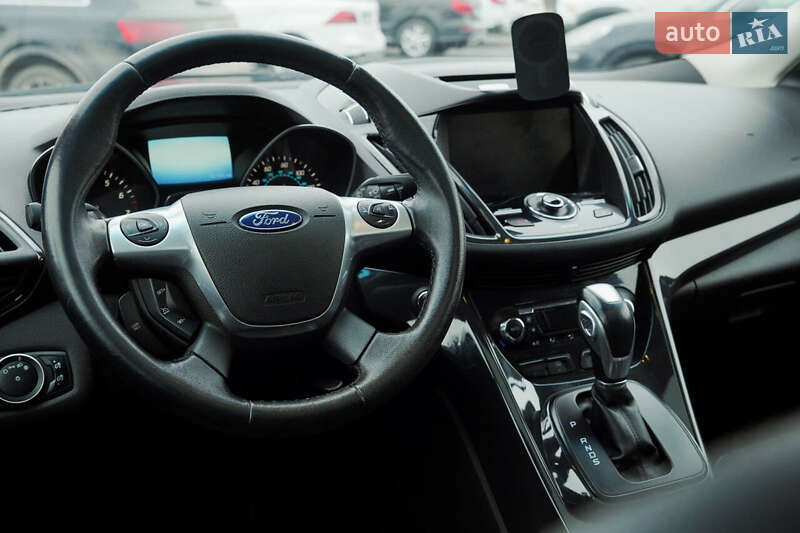 Внедорожник / Кроссовер Ford Escape 2015 в Каменец-Подольском