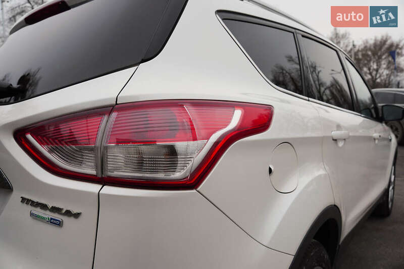 Внедорожник / Кроссовер Ford Escape 2015 в Каменец-Подольском