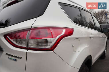 Внедорожник / Кроссовер Ford Escape 2015 в 